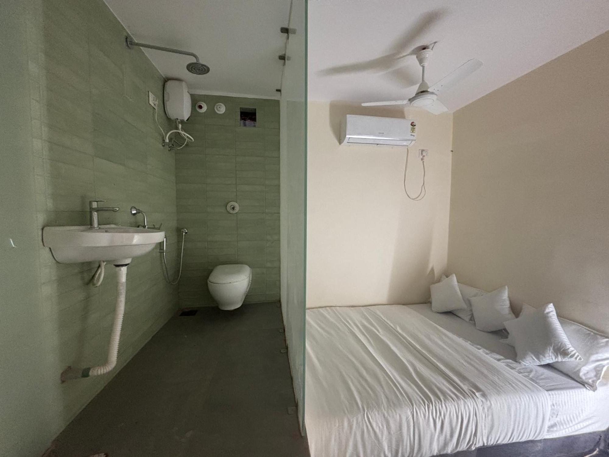 Hot - House Of Travellers, Vagator Hostel Exterior photo